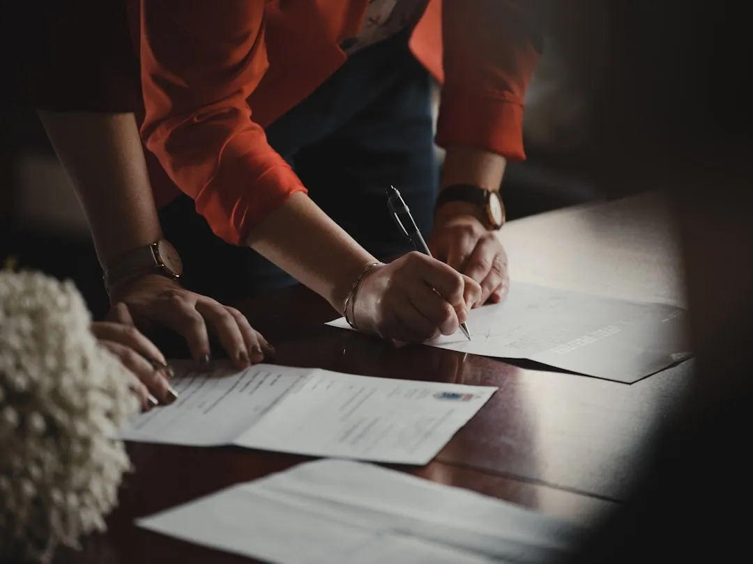 Contrato comercial y documentos fiscales