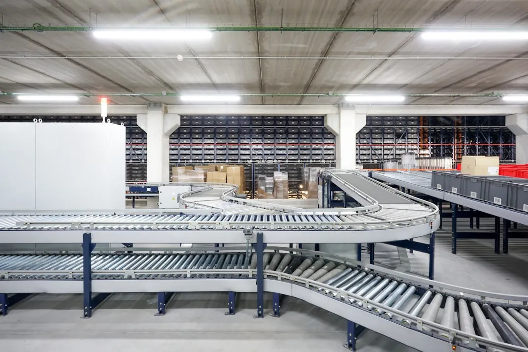 Un centro de clasificación de paquetería