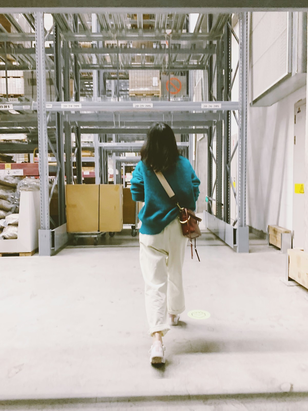 Cliente realizando compras en IKEA China