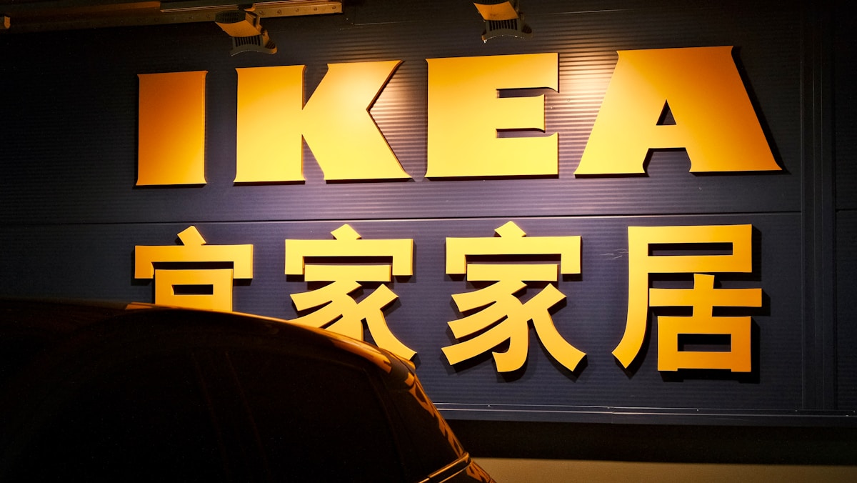 Logo de IKEA con caracteres chinos