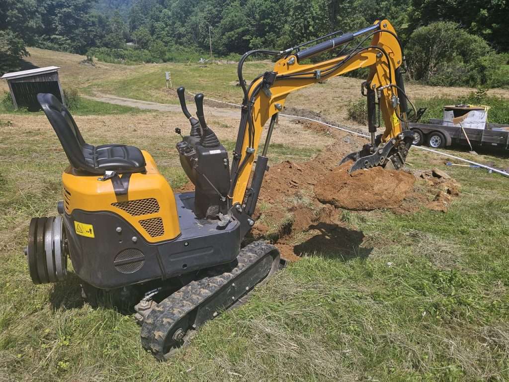 Mini excavadora china en obra
