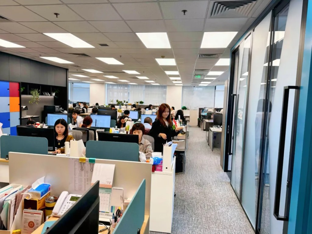 SINO Shipping Guangzhou team at work