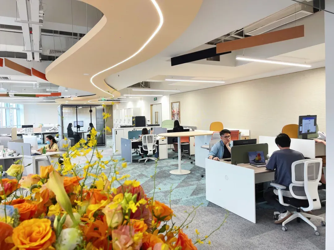 Espacio de trabajo en la oficina de SINO Shipping