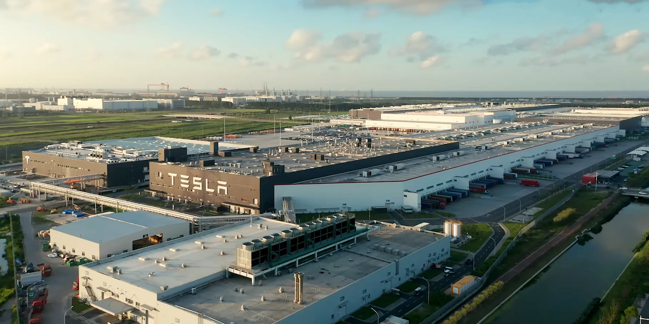 Vista aérea de la Gigafábrica de Tesla en Shanghái