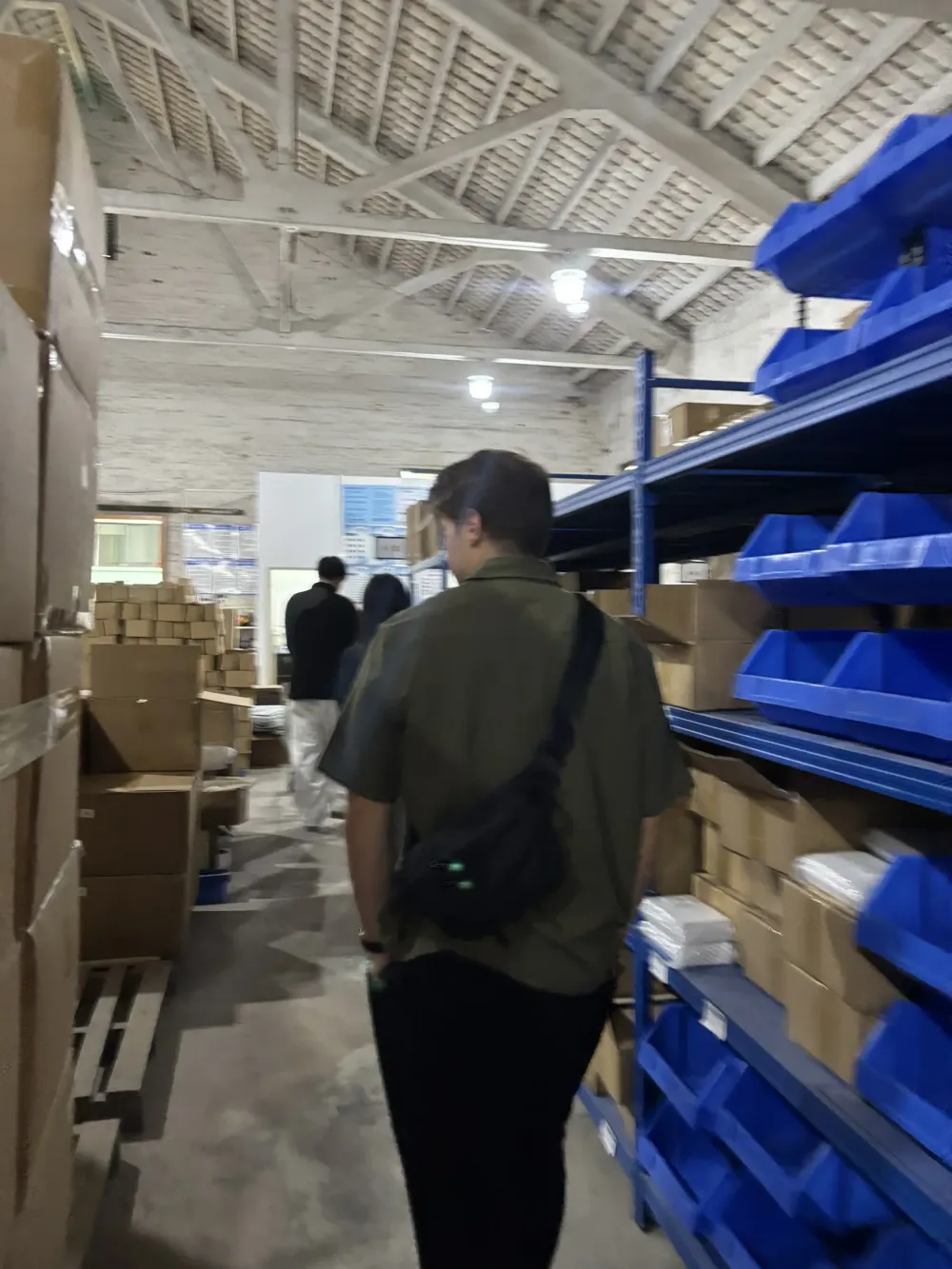 Estanterías en el almacén de SINO Shipping